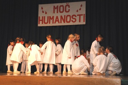 MOČ HUMANOSTI (1)